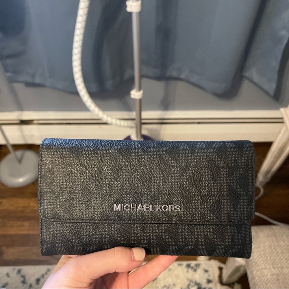 Michael Kors jetset wallet